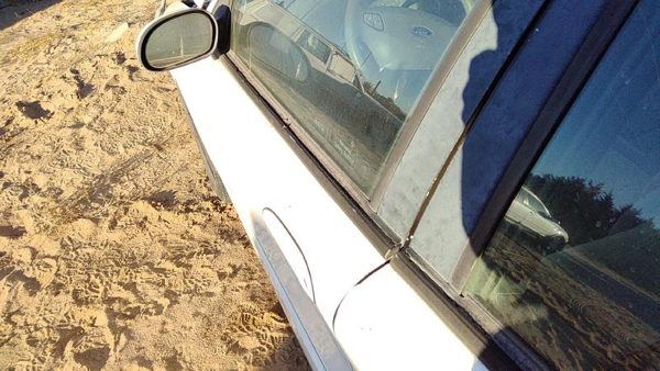 2000 Ford Taurus Front Door LH White — photo 2