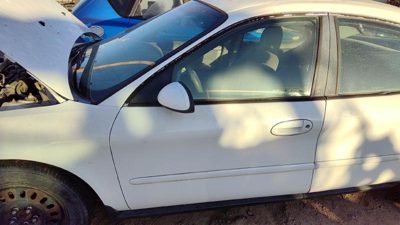 2000 Ford Taurus Front Door LH White