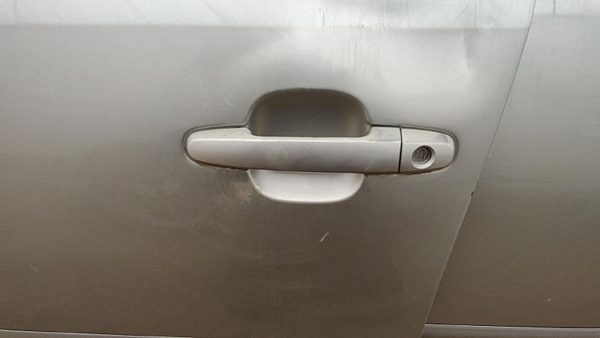 02-06 Toyota Camry Driver Left Front Outside Door Handle 1C8 Lunar Mist Metallic — photo 1