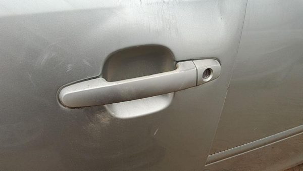 02-06 Toyota Camry Driver Left Front Outside Door Handle 1C8 Lunar Mist Metallic — photo 3