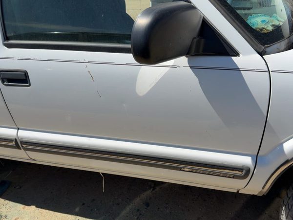 2001 Chevrolet S10 Front Door RH White 50U — photo 3