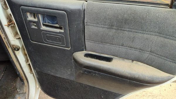 91-94 S10 Blazer Passenger Right Rear Door Trim Panel With Switches Back Black — photo 5
