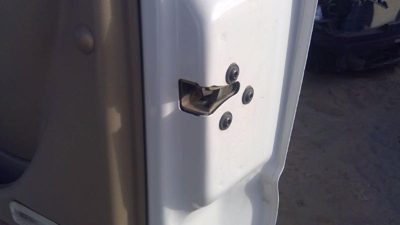 2005-2006 Chevy Suburban Passenger Right Front Door Latch With Rods/Cables Oem