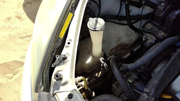 04-20 Toyota Sienna Windshield Washer Fluid Reservoir With Pump Oem Wiper Tank — photo 1