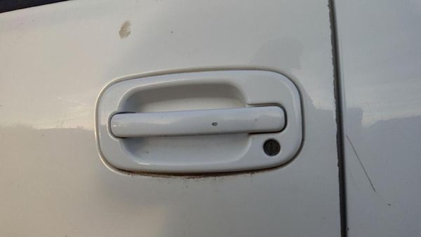 2000-2006 Chevy Suburban Driver Left Front Outside Door Handle 50U Summit White — photo 4