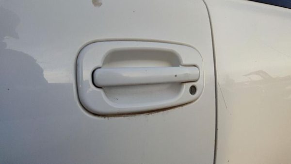 2000-2006 Chevy Suburban Driver Left Front Outside Door Handle 50U Summit White — photo 3
