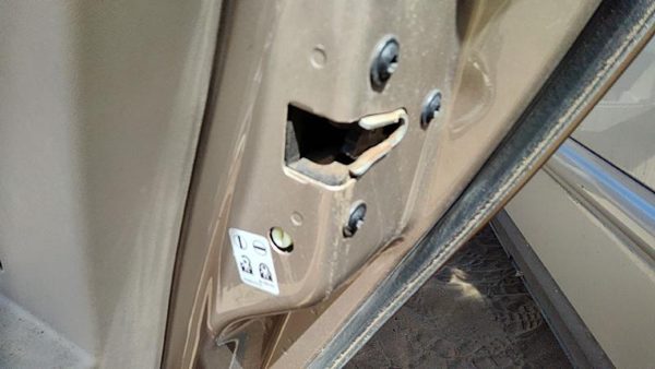 2003-2006 Cadillac Cts Passenger Right Rear Door Latch With Rods/Cables Oem Back — photo 2