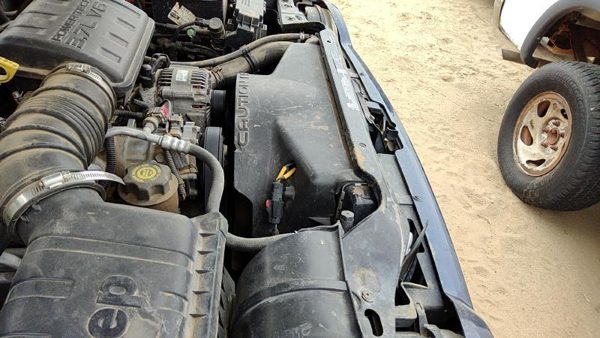 2002-2007 Jeep Liberty Radiator Cooling Fan Shroud Oem Plastic Housing 3.7L — photo 1