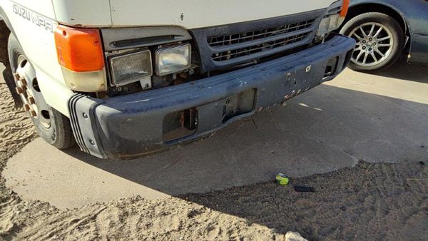 92-98 Isuzu Npr Front Bumper Assembly Oem — photo 1