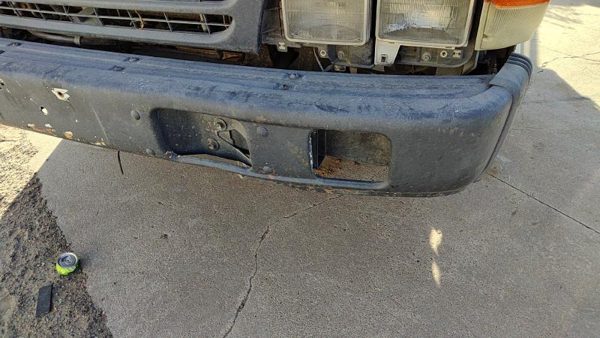 92-98 Isuzu Npr Front Bumper Assembly Oem — photo 6