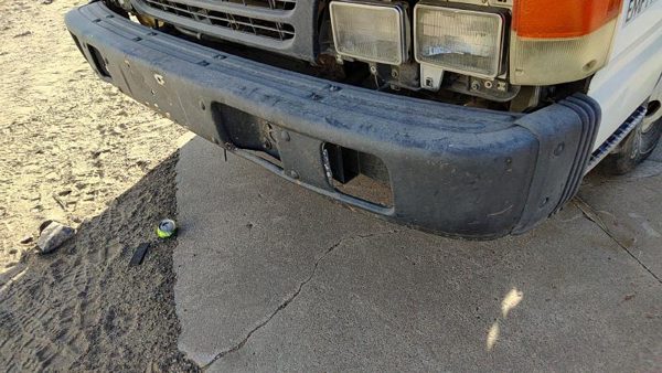 92-98 Isuzu Npr Front Bumper Assembly Oem — photo 7