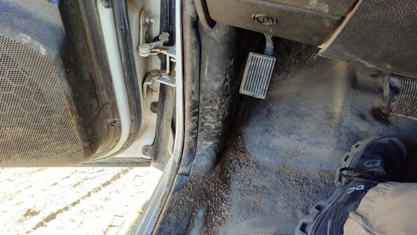 13-18 Dodge Ram 4500 Driver Left Lower Kick Trim Panel Oem Gray X8 — photo 4