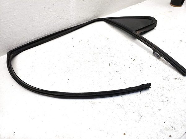 10-17 Chevy Equinox Driver Left Rear Vent Window Back Door Glass With Frame Oem — photo 8