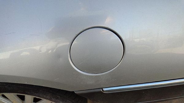 2003-2011 Lincoln Town Car Fuel Tank Door With Hinge Gas Lid Oem Filler Silver — photo 3