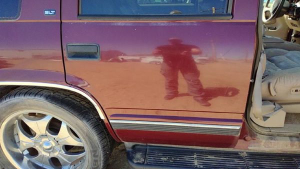1999 GMC Yukon Rear Door RH Maroon — photo 2