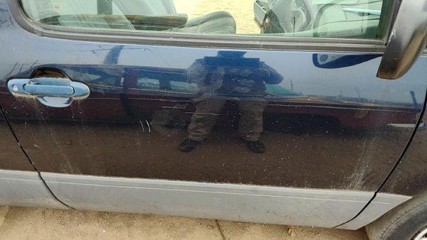 2001 Toyota Sienna Front Door RH Blue 8Q0 — photo 2