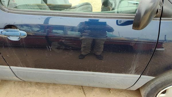 2001 Toyota Sienna Front Door RH Blue 8Q0 — photo 3