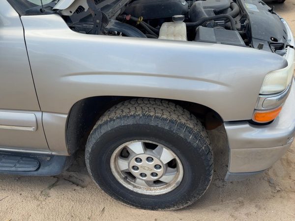 2000-2006 Chevy Suburban Passenger Right Front Fender Oem Pewter 11U 12476220 — photo 1
