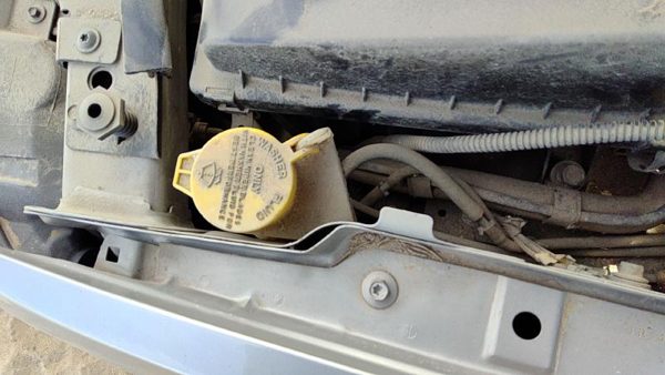 00-01 Jeep Grand Cherokee Windshield Washer Fluid Reservoir With Pump Wiper Tank — photo 2