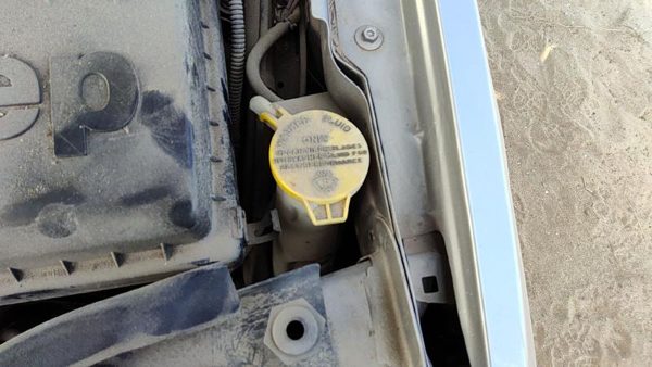 00-01 Jeep Grand Cherokee Windshield Washer Fluid Reservoir With Pump Wiper Tank — photo 1