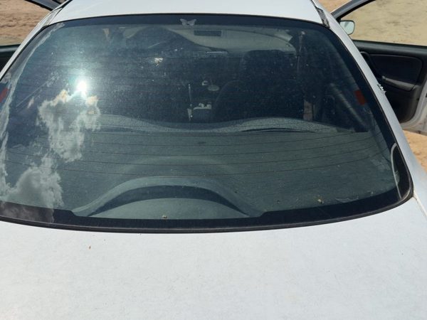 1995-2005 Chevy Cavalier Back Glass Rear Window Oem 4 Dr Heated 22567929 — photo 1