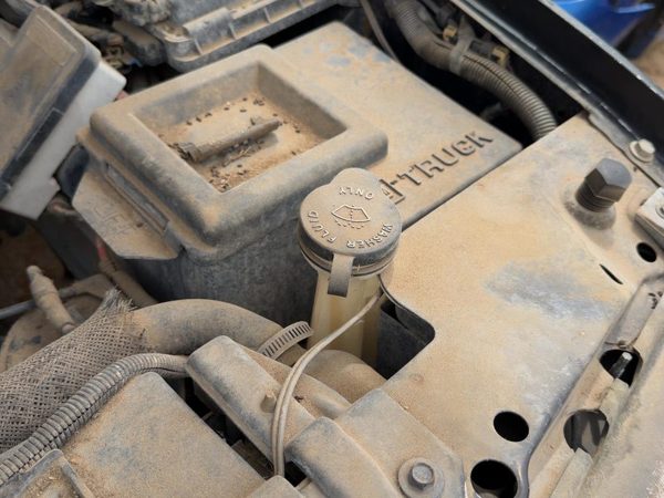 96-99 Silverado 1500 Windshield Washer Fluid Reservoir With Pump Oem Wiper Tank — photo 3
