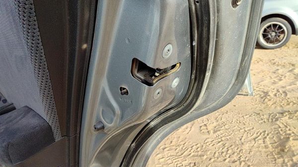2007-2012 Nissan Altima Passenger Right Rear Door Latch With Rods/Cables Back — photo 1