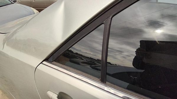 02-06 Toyota Camry Passenger Right Rear Vent Window Back Door Glass With Frame — photo 2