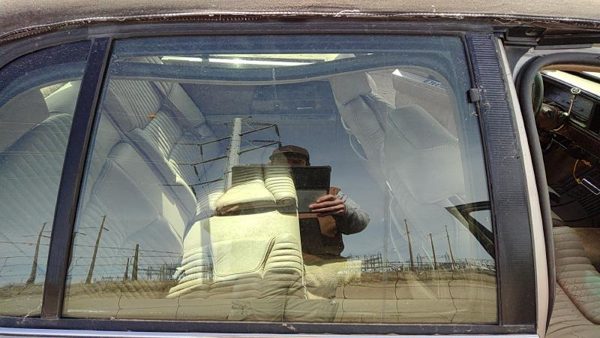 1991-1996 Buick Park Ave Ultra Passenger Right Rear Side Window Door Glass Back — photo 1