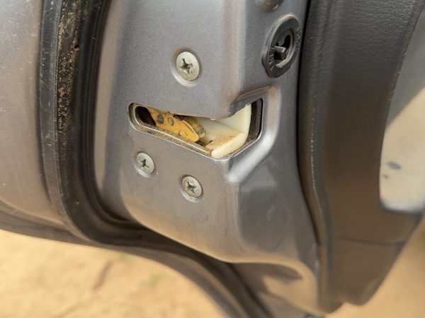 05-09 Legacy Outback Driver Left Rear Door Latch With Rods/Cables Oem Back — photo 2
