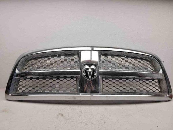2012 Dodge Ram 1500 Chrome Grille Assembly Surround And Insert OEM 55372059AB — photo 1