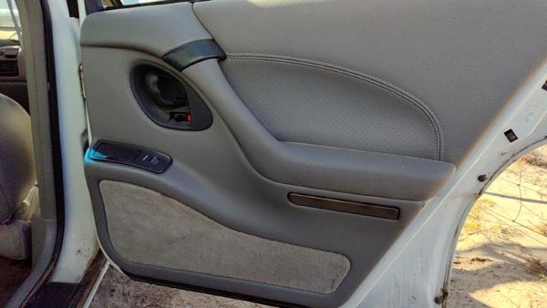 94 Pontiac Bonneville Passenger Right Rear Door Trim Panel Wh Switches Back Gray — photo 4