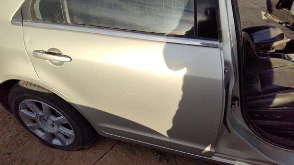2007 Lincoln MKZ Rear Door RH Silver Jp — photo 4
