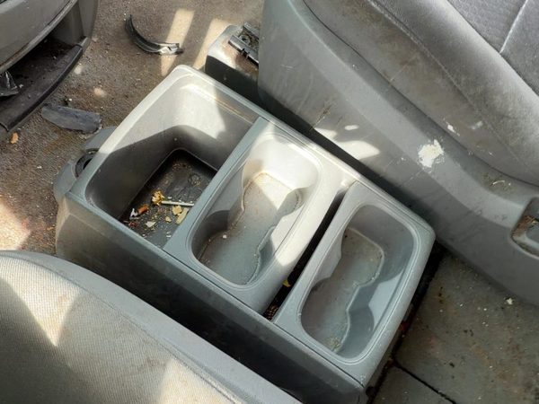 2008-2010 Chrysler Town & Country Center Console Oem Gray 1Jc92Bd5Aa — photo 3