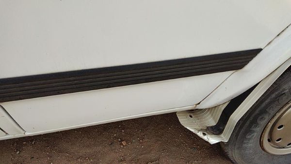 1992-1996 Gmc Van 3500 Passenger Right Front Moulding From Door Oem Trim Strip — photo 4