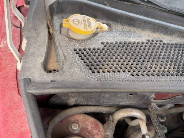 01-10 Pt Cruiser Windshield Washer Fluid Reservoir With Pump Oem Wiper Tank — photo 3