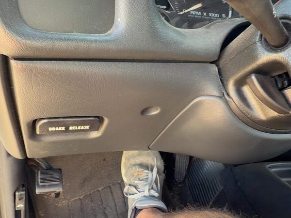 98-02 Chevy S10 Blazer Lower Dash Under Column Knee Bolster Trim Panel Graphite — photo 1