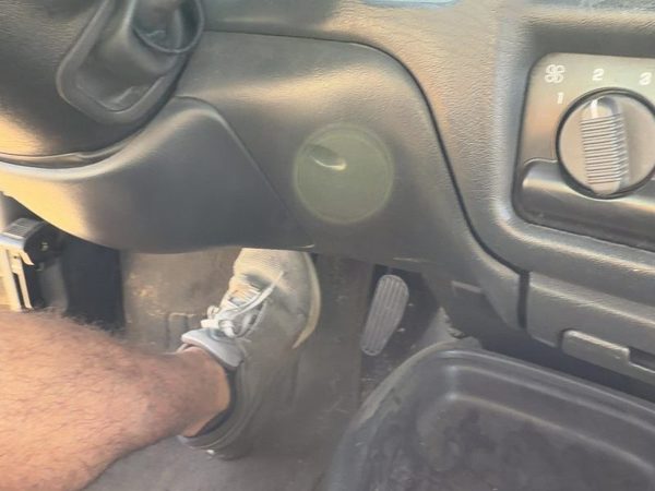 98-02 Chevy S10 Blazer Lower Dash Under Column Knee Bolster Trim Panel Graphite — photo 6