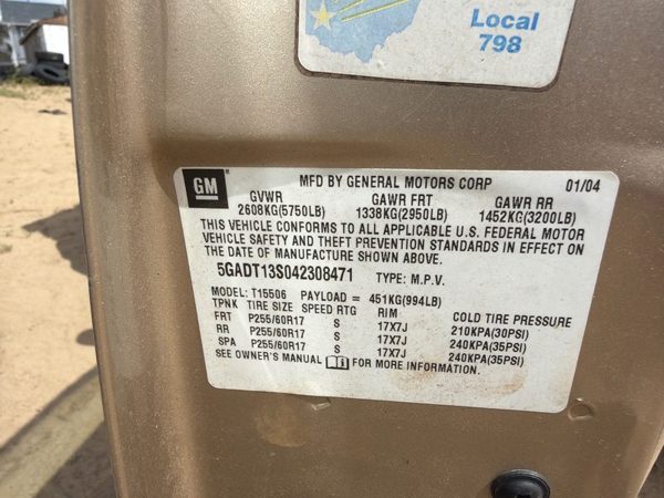 2004 GMC Envoy Hood Cashmere 15U — photo 6
