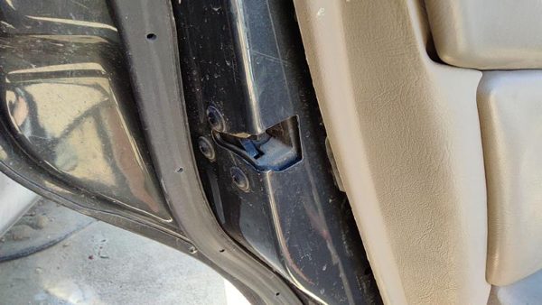 1997-2004 Buick Regal Driver Left Rear Door Latch With Rods/Cables Oem Back — photo 2