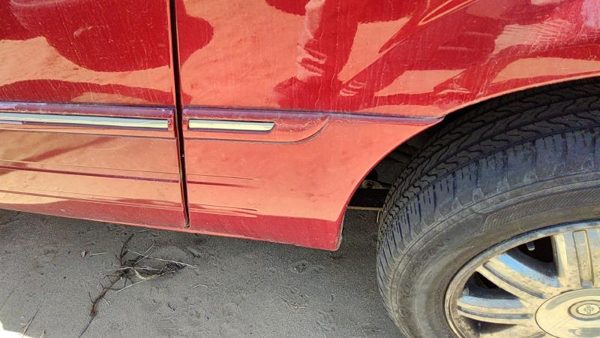 06 Chrysler Town Country Driver Left Rear Moulding On Quarter Panel Oem Red Prh — photo 1