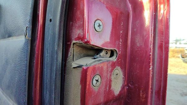 1990-1997 Nissan Hardbody Passenger Right Front Door Latch With Rods/Cables Oem — photo 3