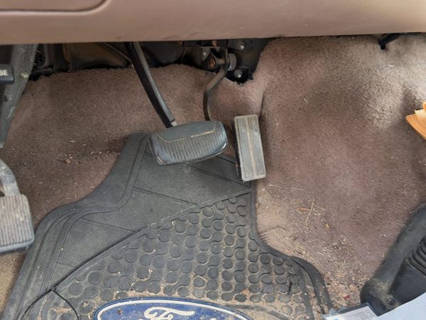 96-97 Ford F250 Gas And Brake Pedal Assembly Automatic Transmission 7.3L — photo 2