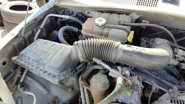 04-07 Liberty Complete Air Intake Cleaner Filter Box Housing With Tube Oem 3.7L — photo 1