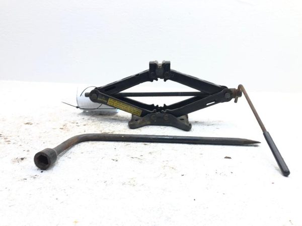 2001 Monte Carlo Ss Jack Tool Kit Set Complete With Tray Spare Tire Emergency — photo 3