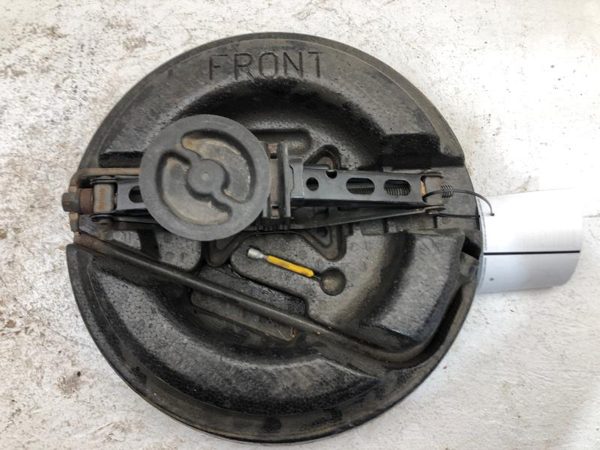 2001 Monte Carlo Ss Jack Tool Kit Set Complete With Tray Spare Tire Emergency — photo 1