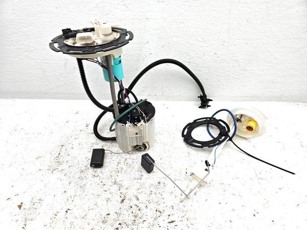 2010-2017 Chevy Equinox Complete Fuel Pump With Sending Unit Gas Level Oem 2.4L — photo 1