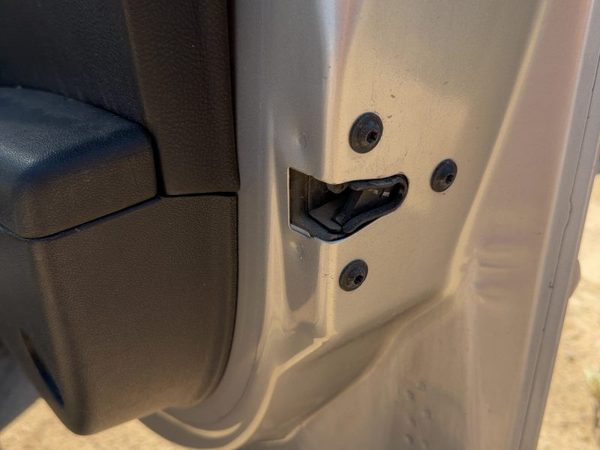 2005-2010 Pontiac G6 Passenger Right Front Door Latch With Rods/Cables Oem Sedan — photo 2