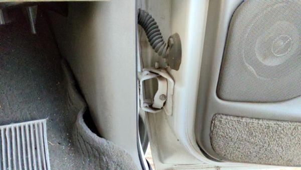 99-02 Chevy Suburban Passenger Right Lower Kick Trim Panel Oem 922 Light Gray — photo 2