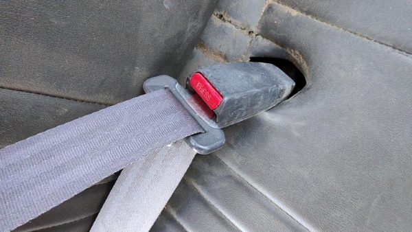 90-97 Nissan Hardbody Passenger Right Front Seat Belt Buckle Receiver Oem Gray — photo 4